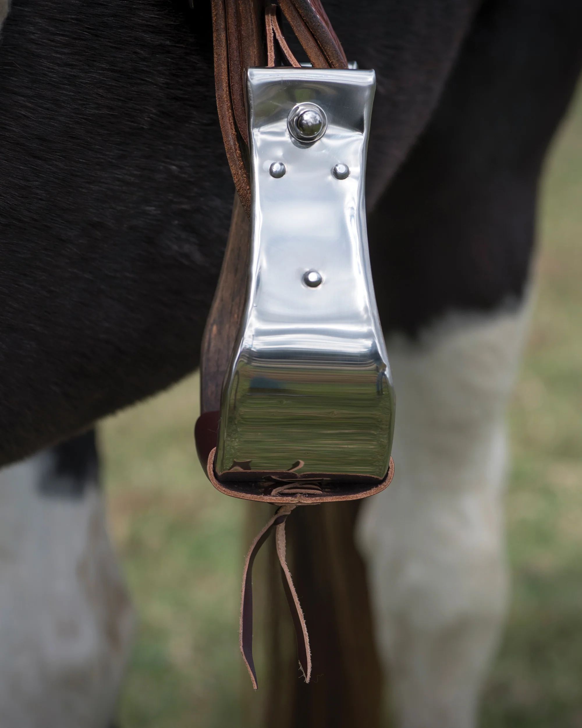 Metalab Open Range 3 1/4" Stainless Steel Covered Wooden Stirrups - Image 3