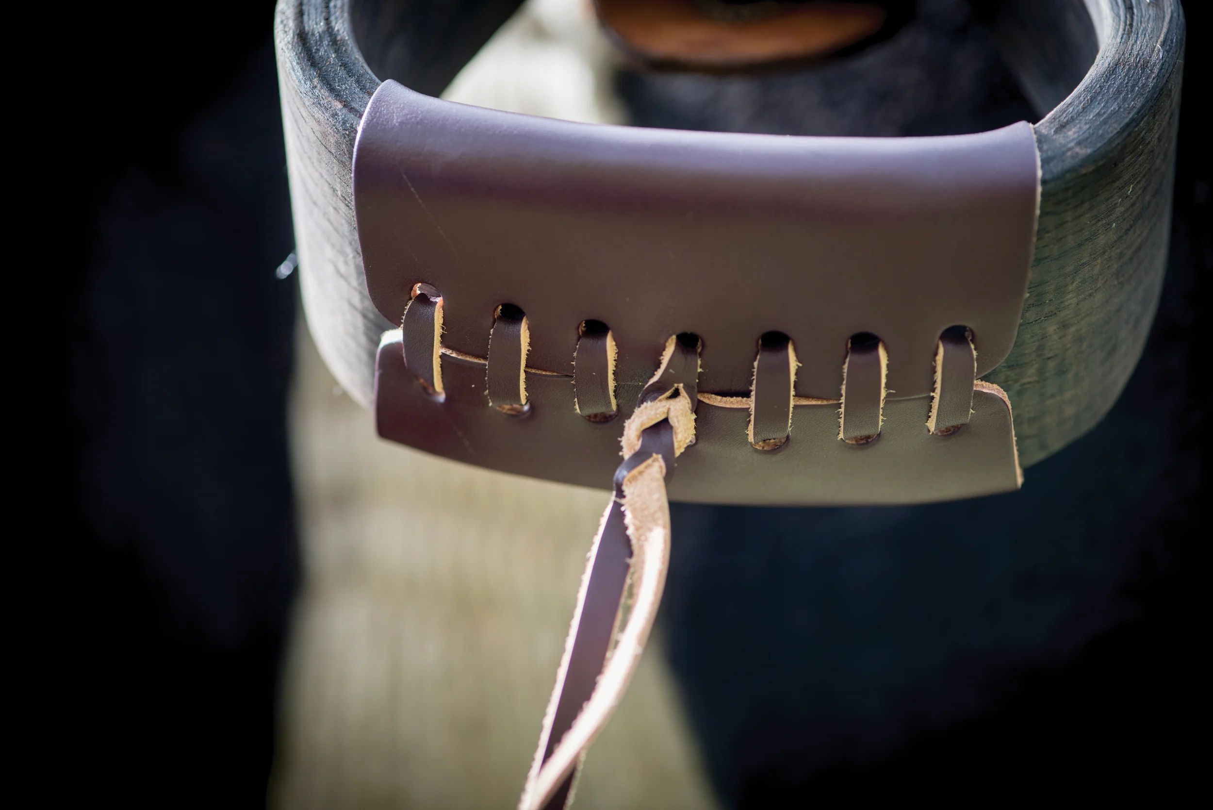 Metalab Open Range 3 1/4" Wooden Bell Stirrups - Image 3