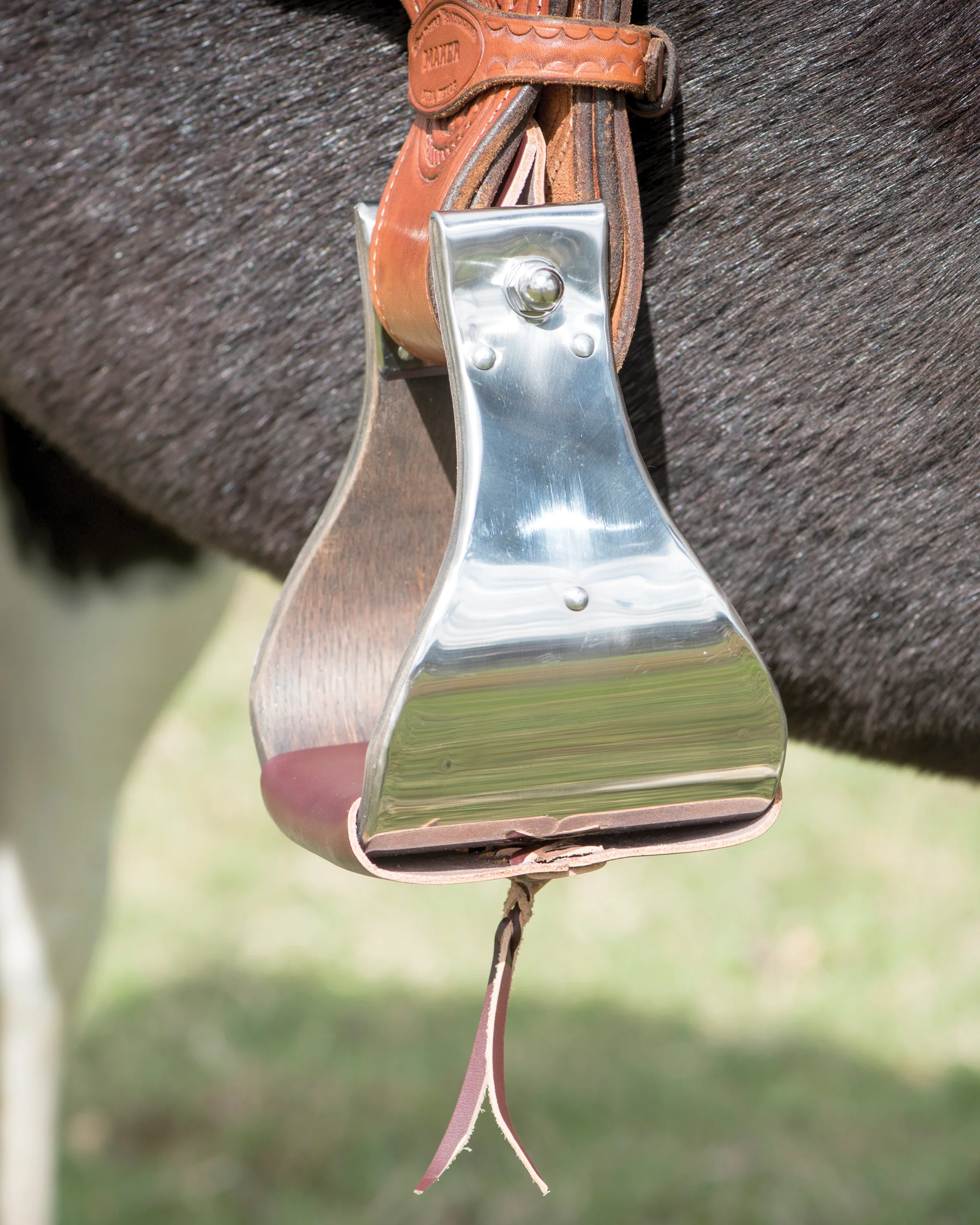 Metalab Open Range 5 1/4" Stainless Steel Covered Wooden Stirrups - Image 3