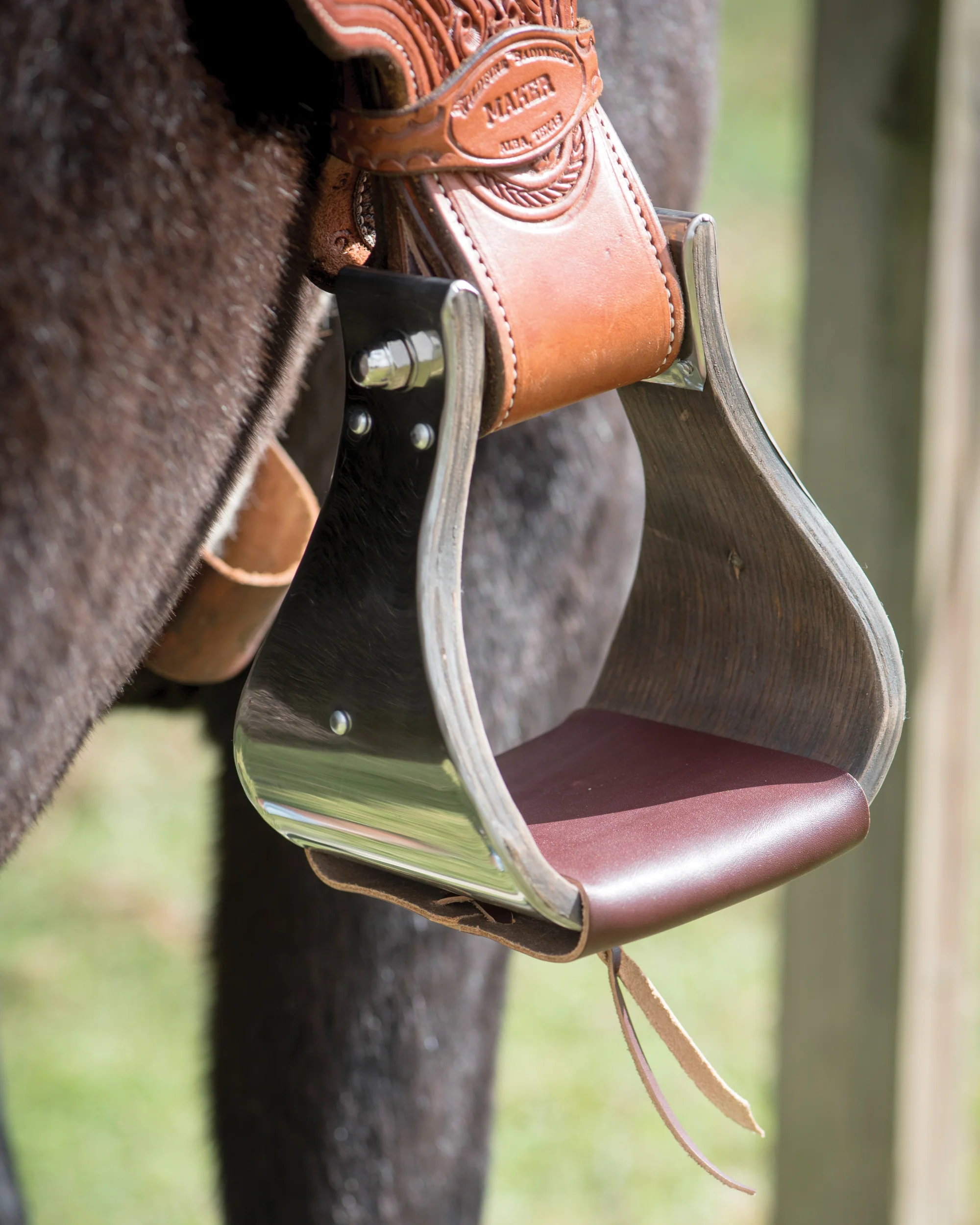Metalab Open Range 5 1/4" Stainless Steel Covered Wooden Stirrups - Image 4