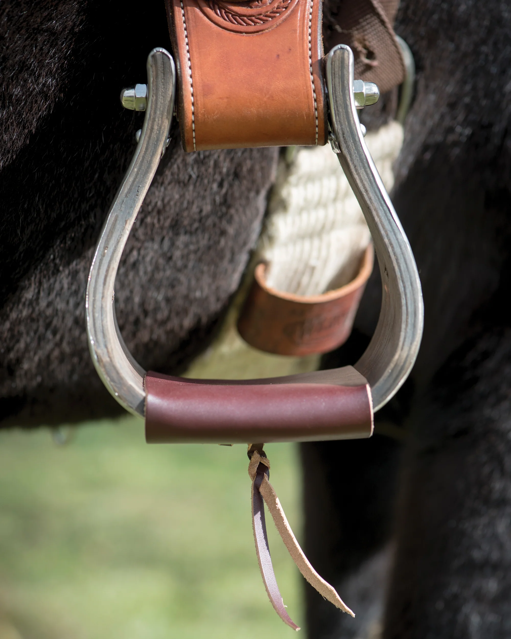 Metalab Open Range 5 1/4" Stainless Steel Covered Wooden Stirrups - Image 6